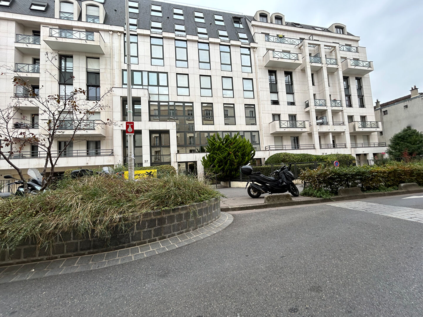 Bureaux à LOUER 120 m² + 2 parkings à Courbevoie