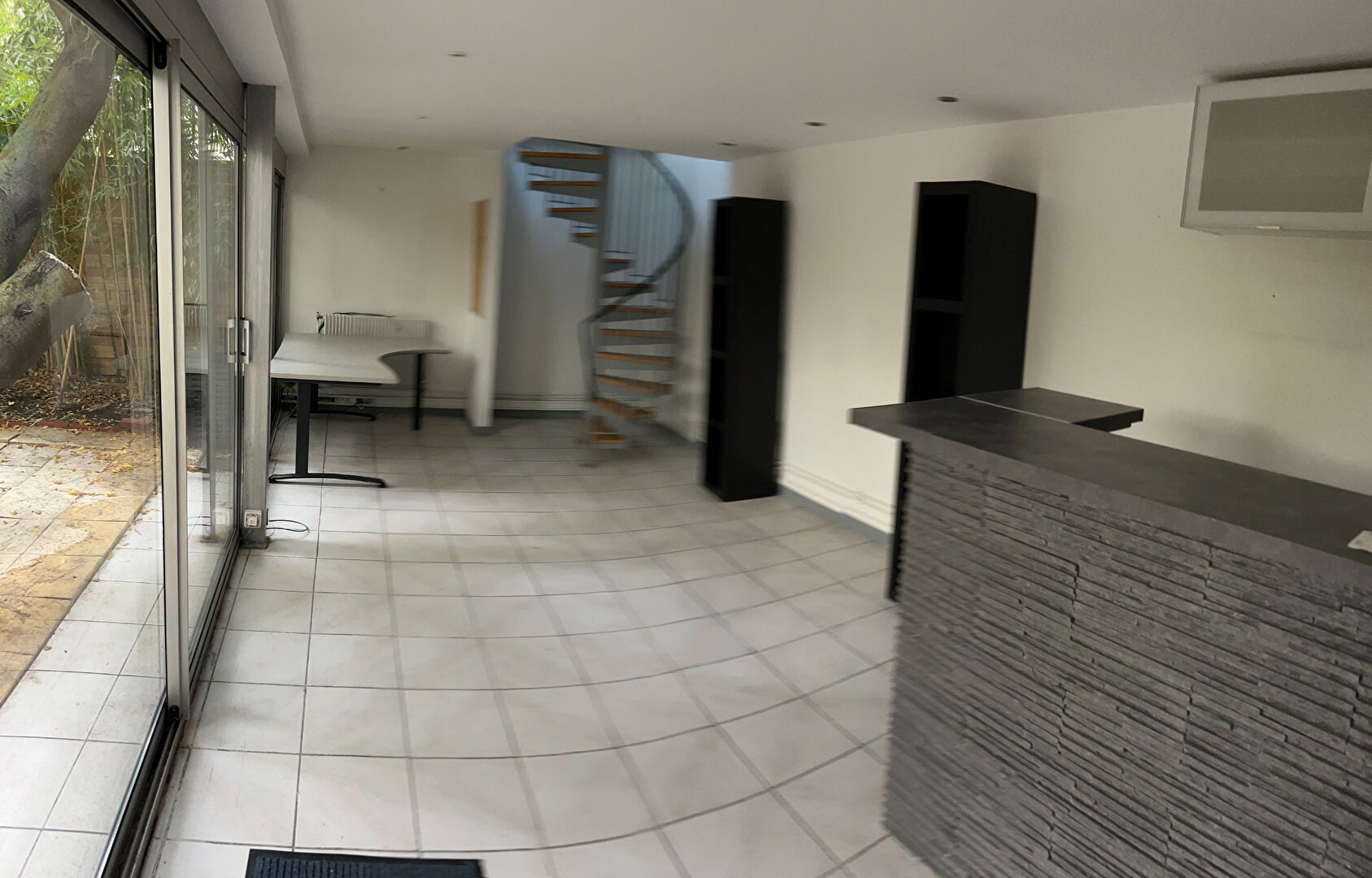 Photo Bureaux Atypiques avec jardin Boulogne/Quai de Seine. image 4/6