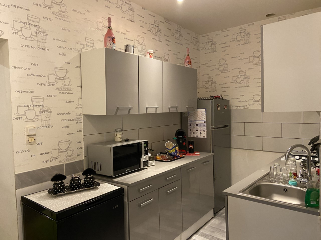 Photo SPECIAL INVESTISSEUR : Immeuble 12 appartements loués + 2 locaux commerciaux image 5/6