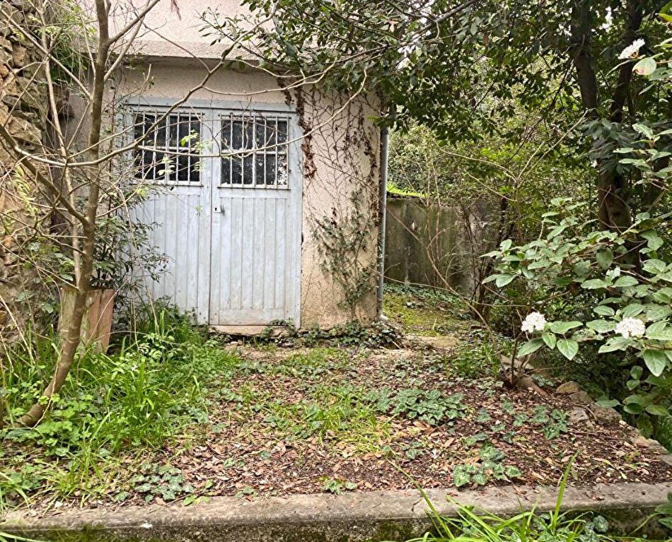 Photo A VENDRE NIMES : Grande Villa à rénover de 5 pièces 131 m2 sur un terrain de 2145m² image 2/6