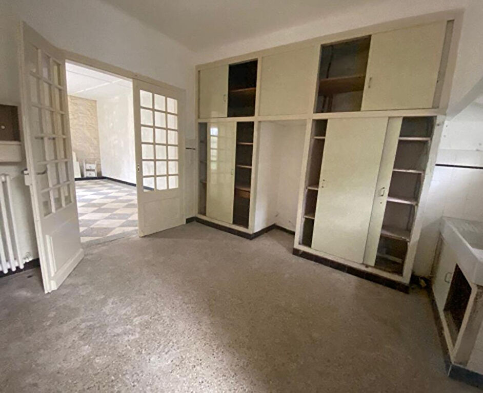 Photo A VENDRE NIMES : Grande Villa à rénover de 5 pièces 131 m2 sur un terrain de 2145m² image 5/6