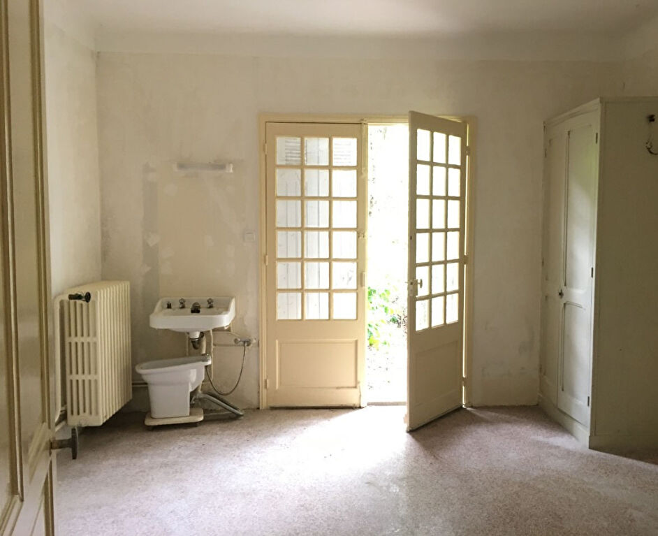 Photo A VENDRE NIMES : Grande Villa à rénover de 5 pièces 131 m2 sur un terrain de 2145m² image 6/6