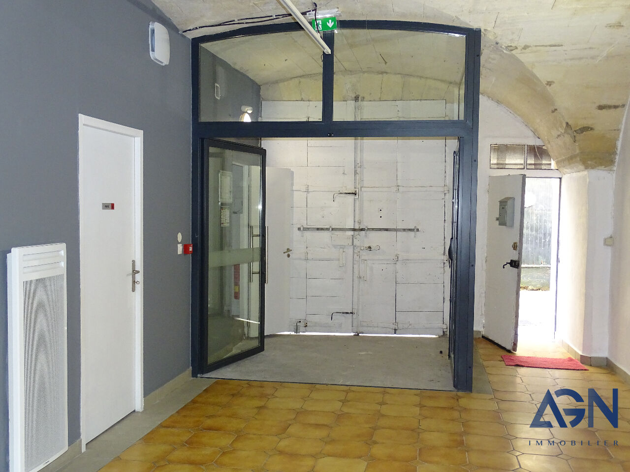 Photo Local d'activité de 115 m² à BEAUCAIRE - Idéal investisseur image 2/6