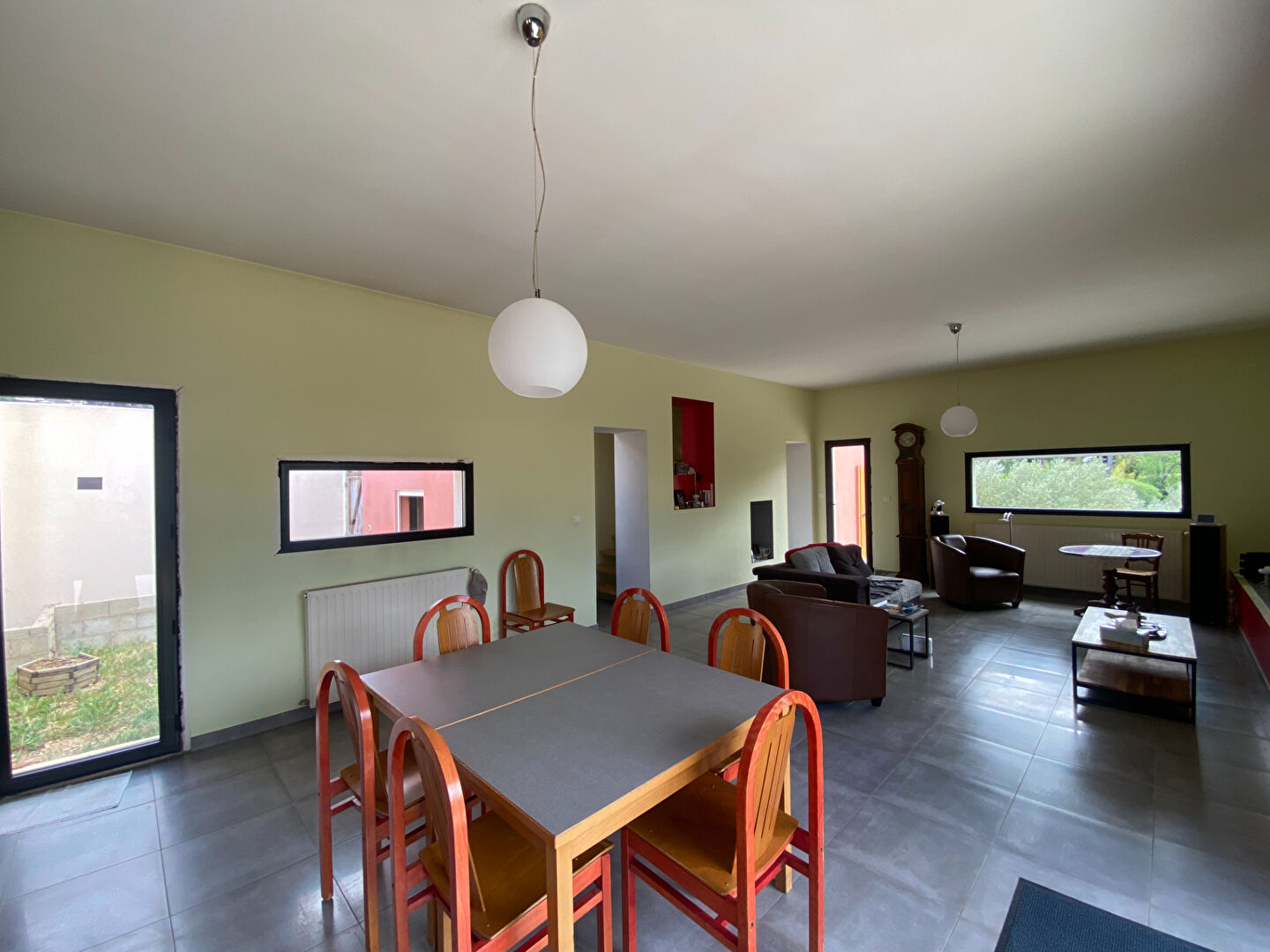 Photo NIMES : Maison d'architecte 5 Pièces (133 m²) en vente sur un terrain de 4694 m² image 2/6