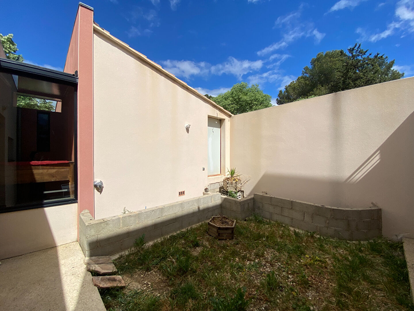 Photo NIMES : Maison d'architecte 5 Pièces (133 m²) en vente sur un terrain de 4694 m² image 6/6