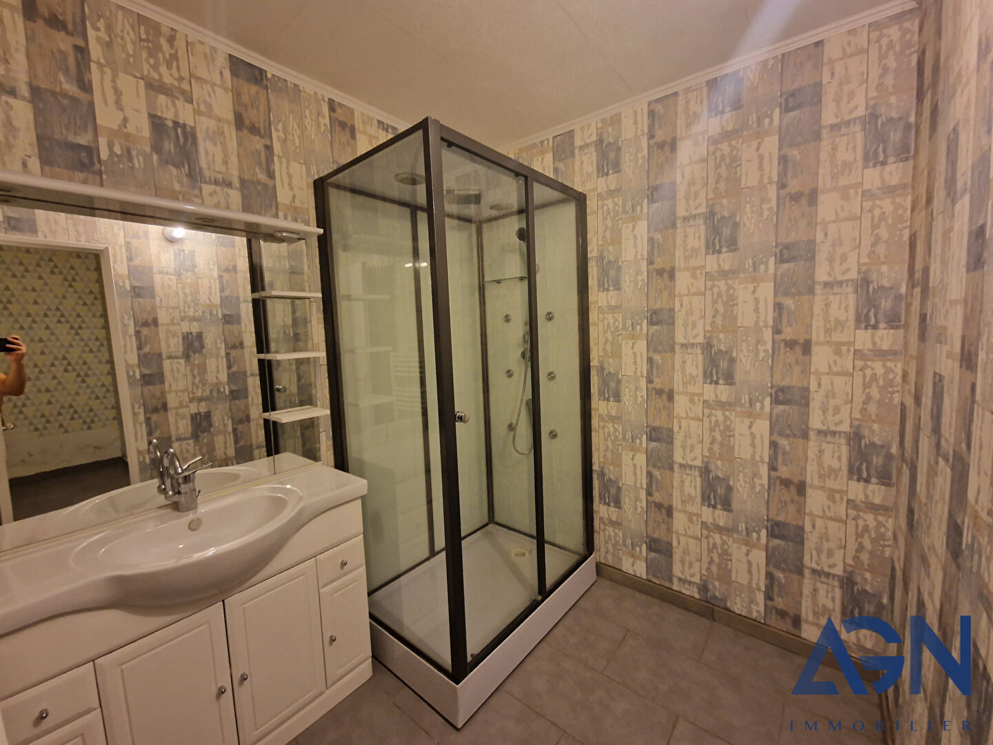 Photo AGDE : dans immeuble lot de 3 appartements de167.55m² au total, T1 , T2, T3 + 2 terrasses image 2/6