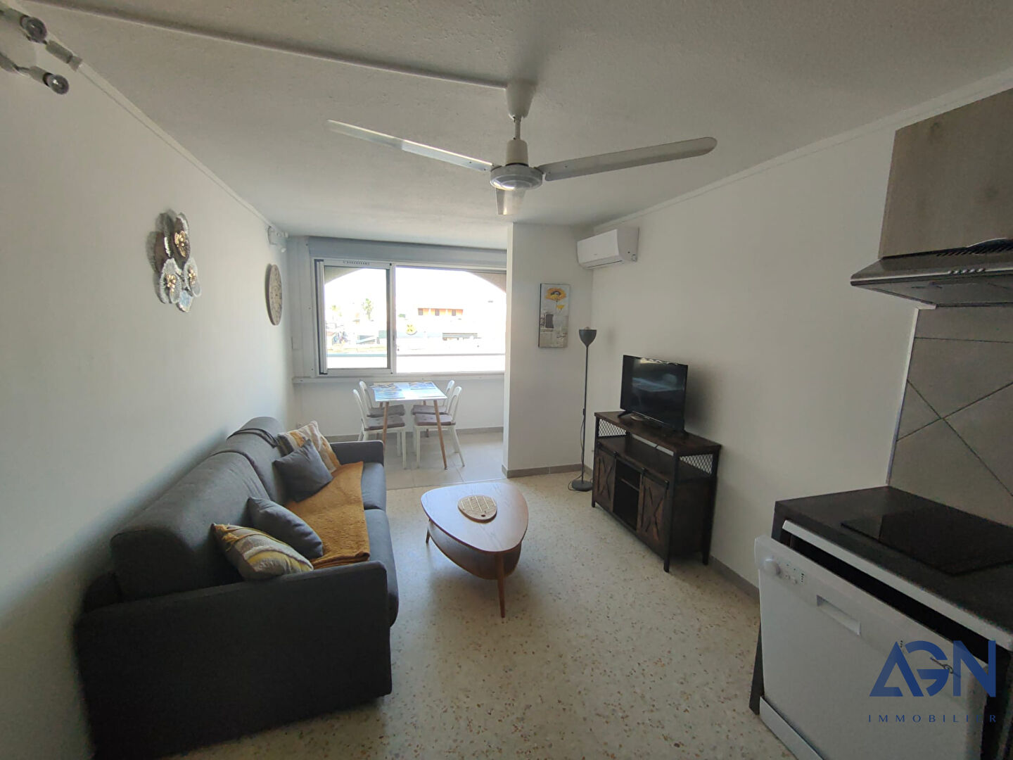 Photo CAP D'AGDE STUDIO CABINE MEUBLE + PARKING DANS BELLE  RESIDENCE SECURISEE image 3/6