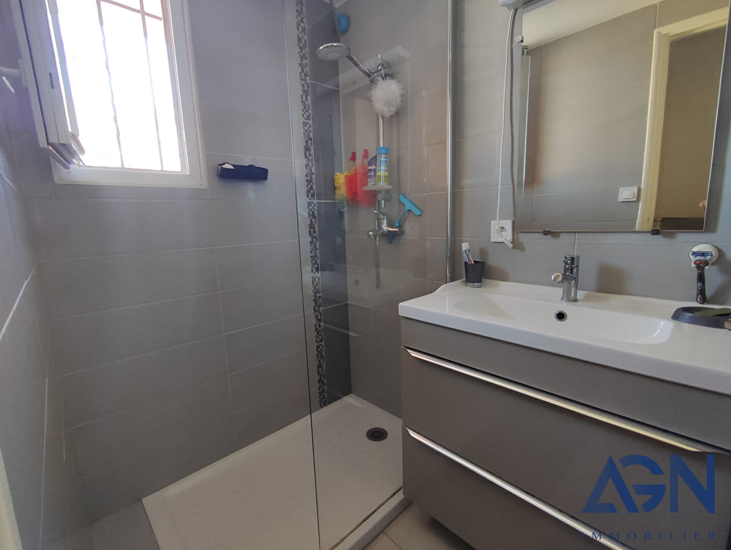 Photo FRONTIGNAN : appartement T3 de 60m² (59,85 m² Carrez) avec garage et balcons image 5/6