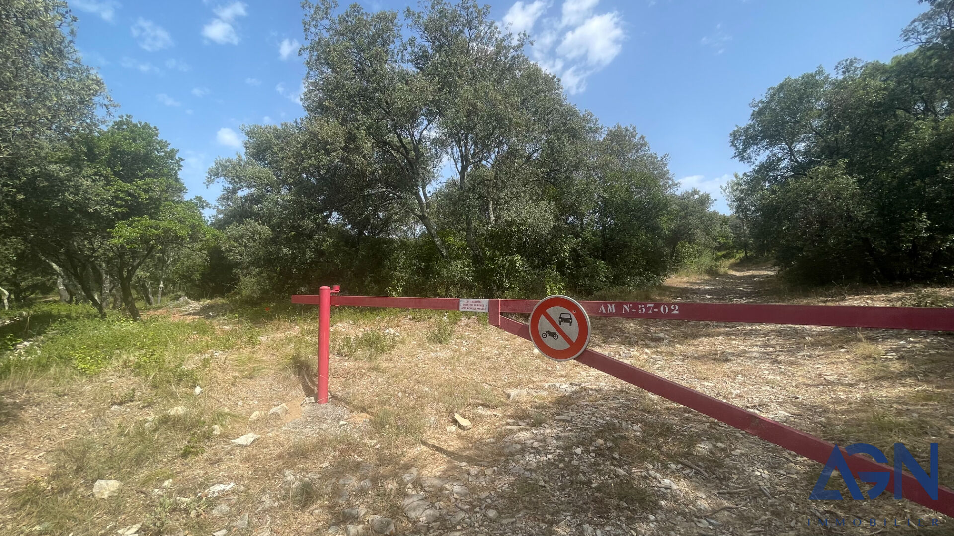 Photo À VENDRE CLARENSAC : TERRAIN DE 1 480 m² image 3/5