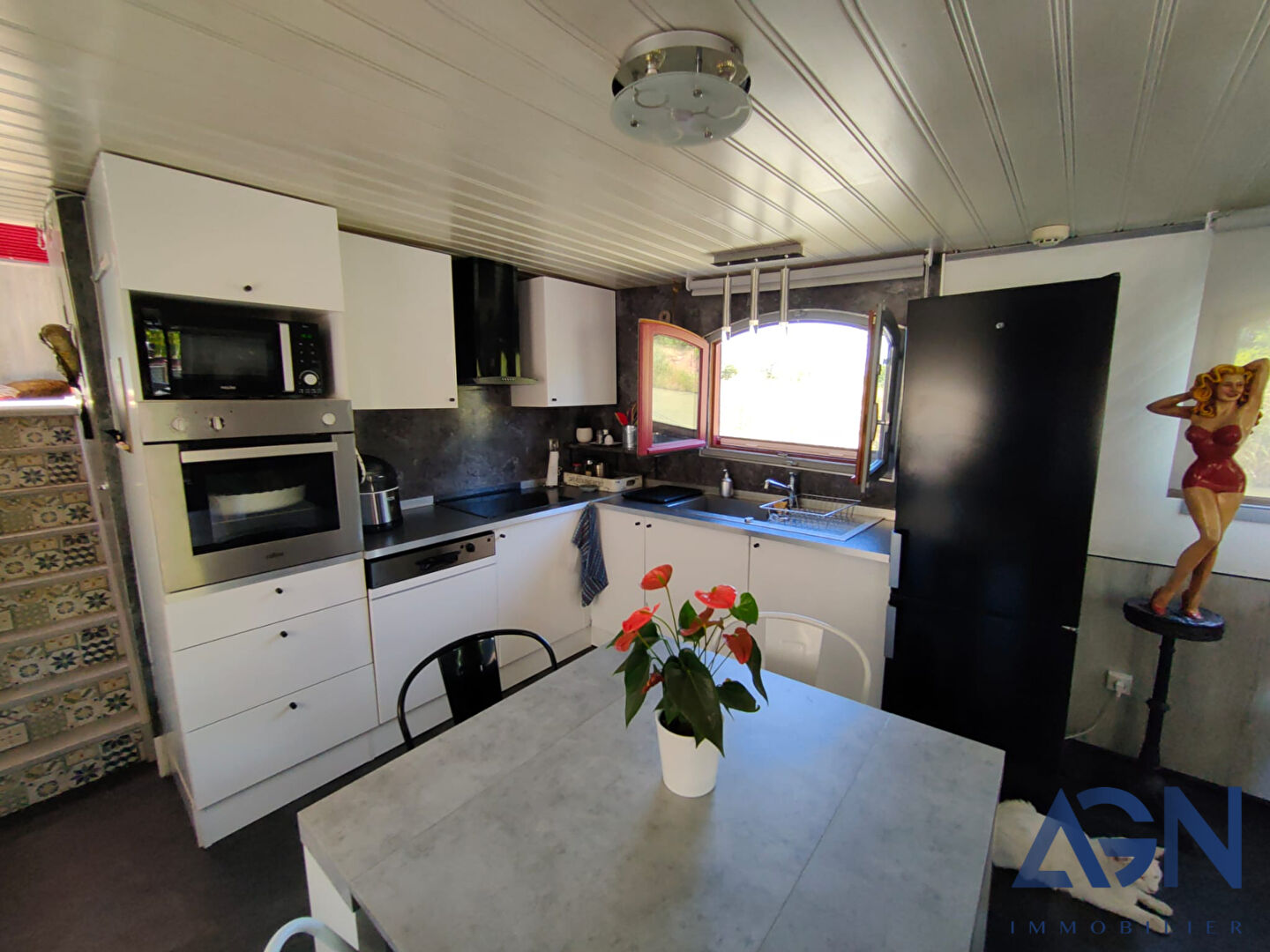 Photo A VENDRE à Colombiers, Peniche Hollandaise 28m de long sur Canal du Midi image 2/6