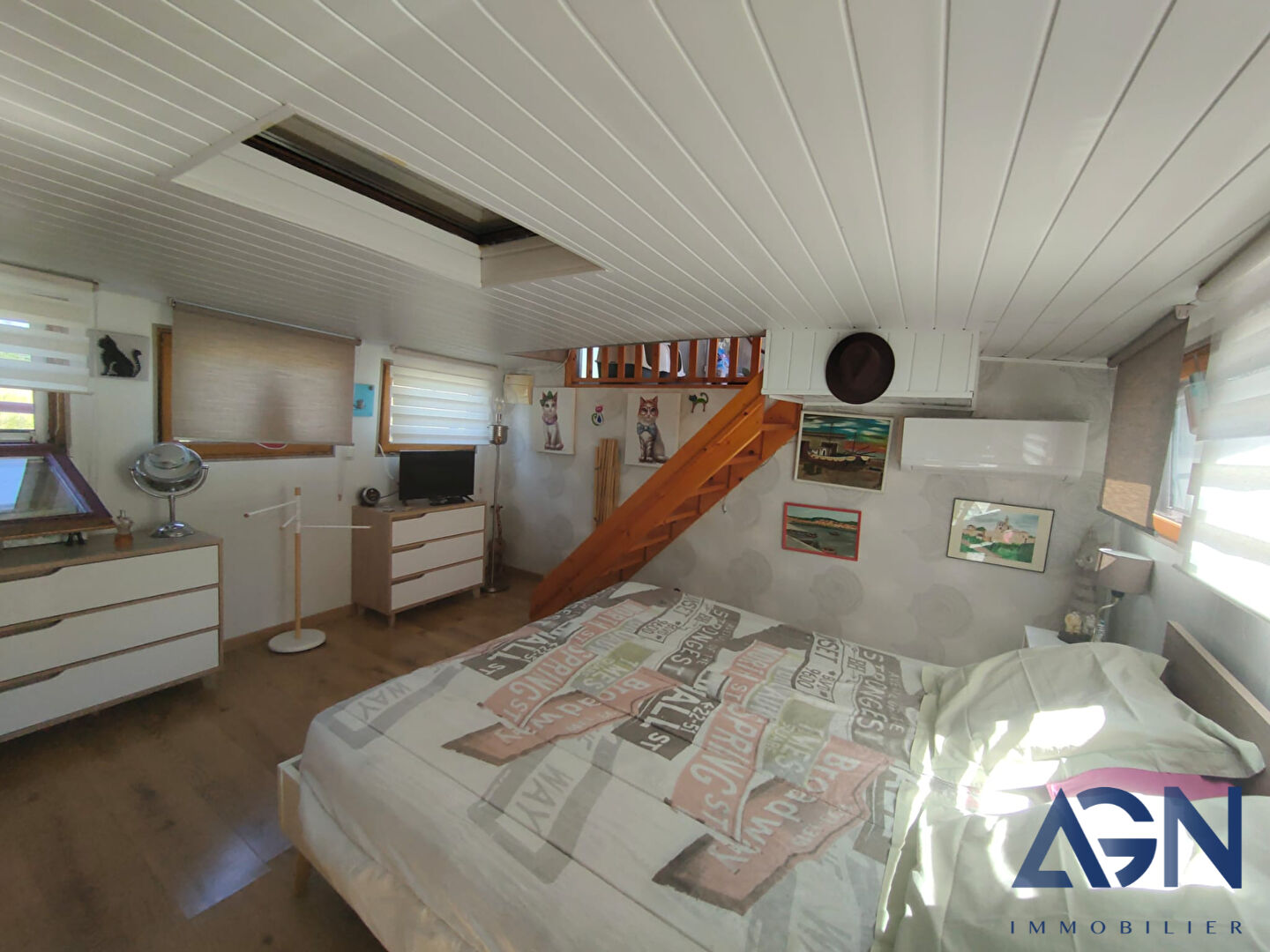 Photo A VENDRE à Colombiers, Peniche Hollandaise 28m de long sur Canal du Midi image 3/6