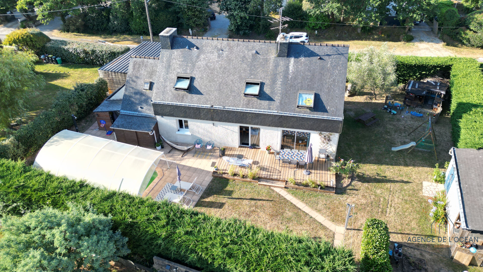 Maison à vendre à Ploemel ? 890 m² avec piscine et jardin aménagé