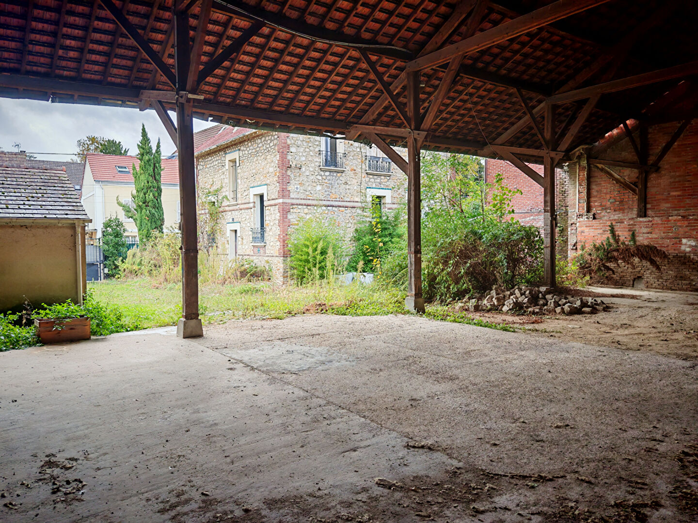 Photo Sarcelles village Hangar image 2/4