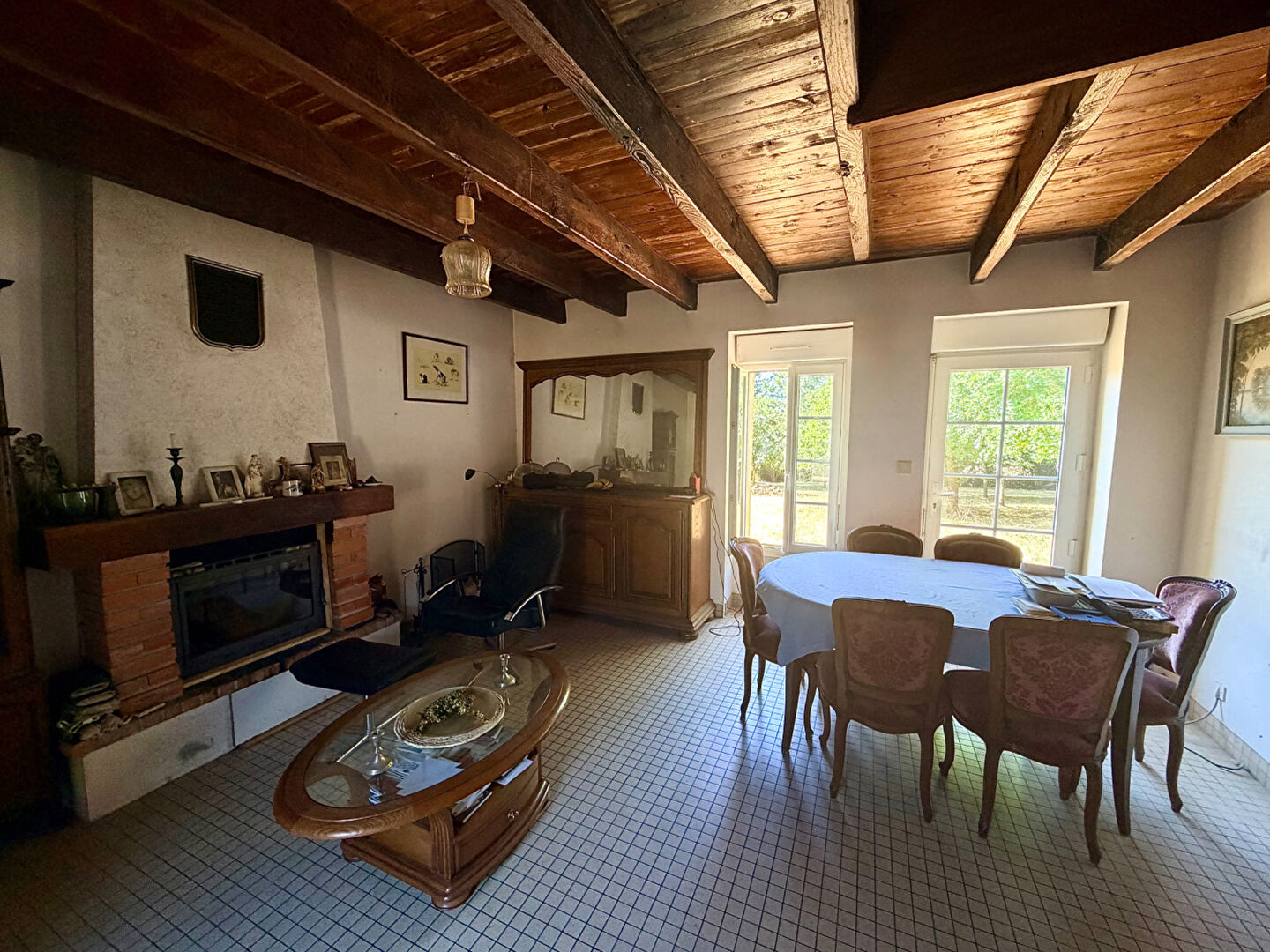 Ensemble  Maison, dépendances sur  1 Hectare 4 de terrain - photo 2