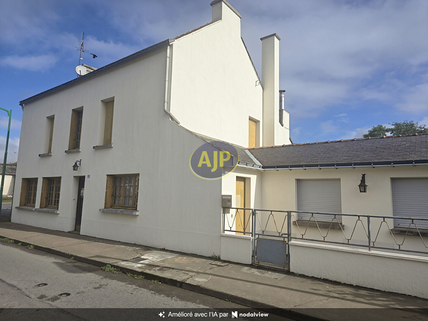 Bourg de CONQUEREUIL, maison 135 m²  7 pièces, terrain - photo 2