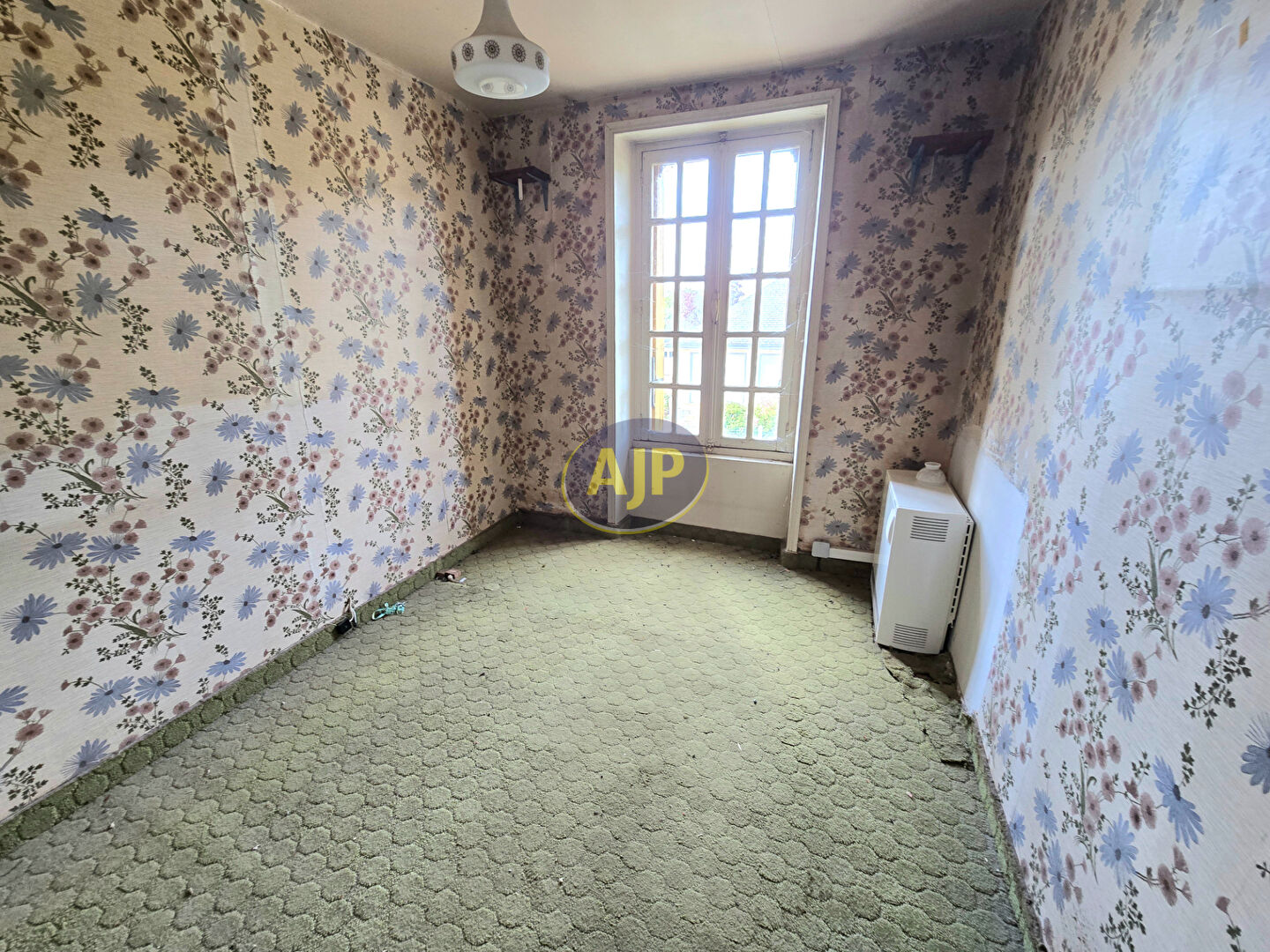 Bourg de CONQUEREUIL, maison 135 m²  7 pièces, terrain - photo 3