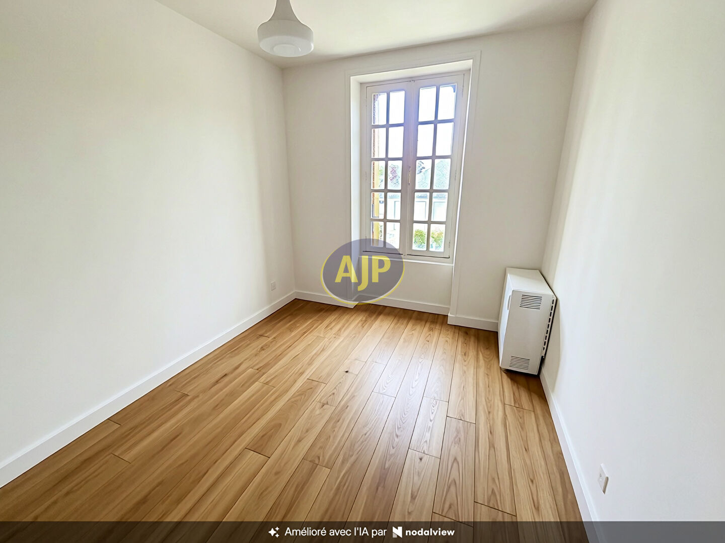Bourg de CONQUEREUIL, maison 135 m²  7 pièces, terrain - photo 4