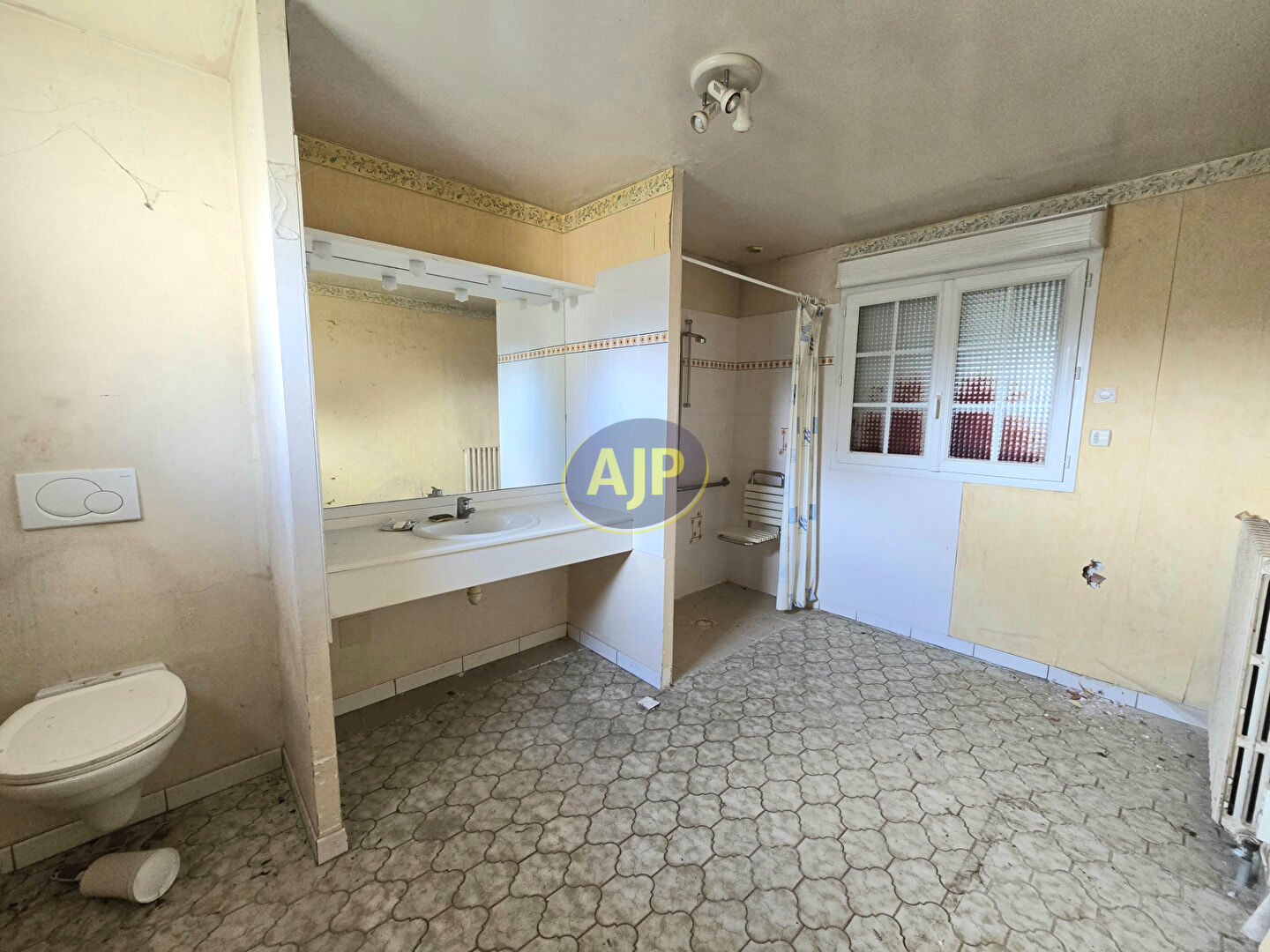 Bourg de CONQUEREUIL, maison 135 m²  7 pièces, terrain - photo 5