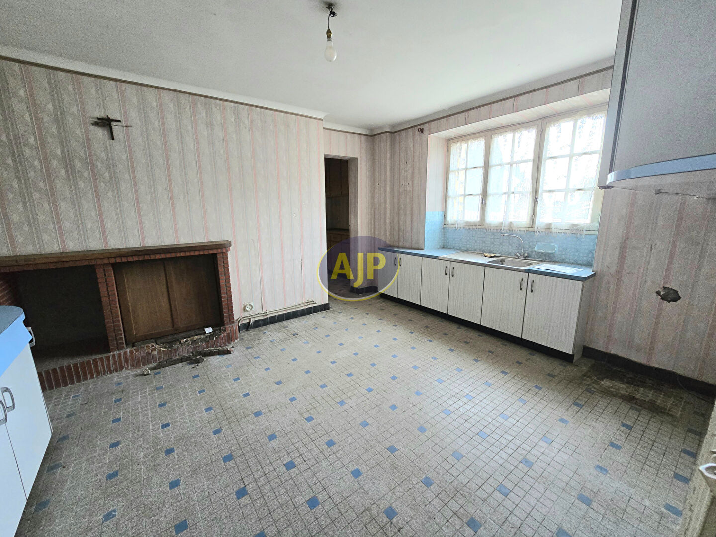 Bourg de CONQUEREUIL, maison 135 m²  7 pièces, terrain - photo 7
