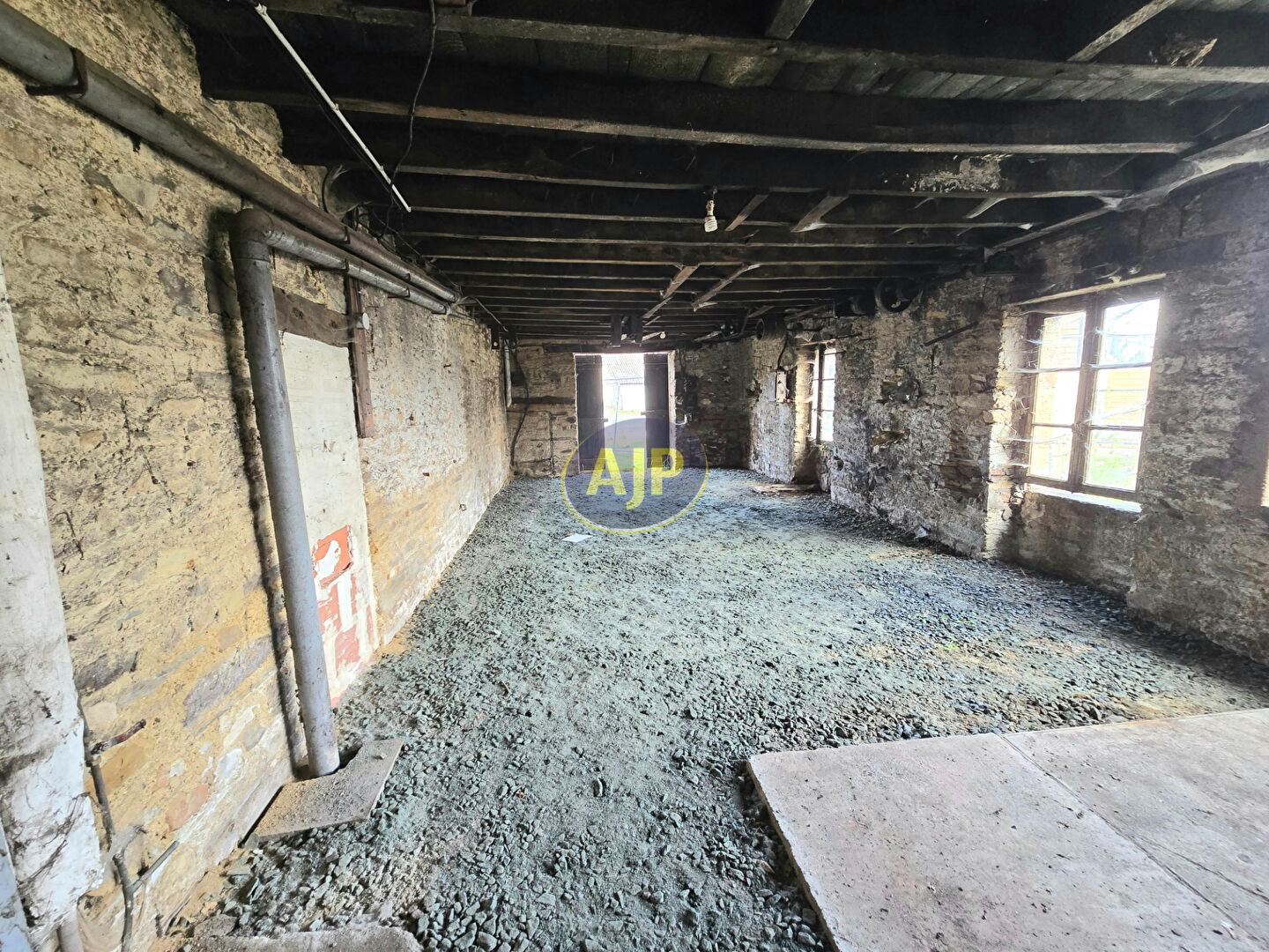 Bourg de CONQUEREUIL, maison 135 m²  7 pièces, terrain - photo 9