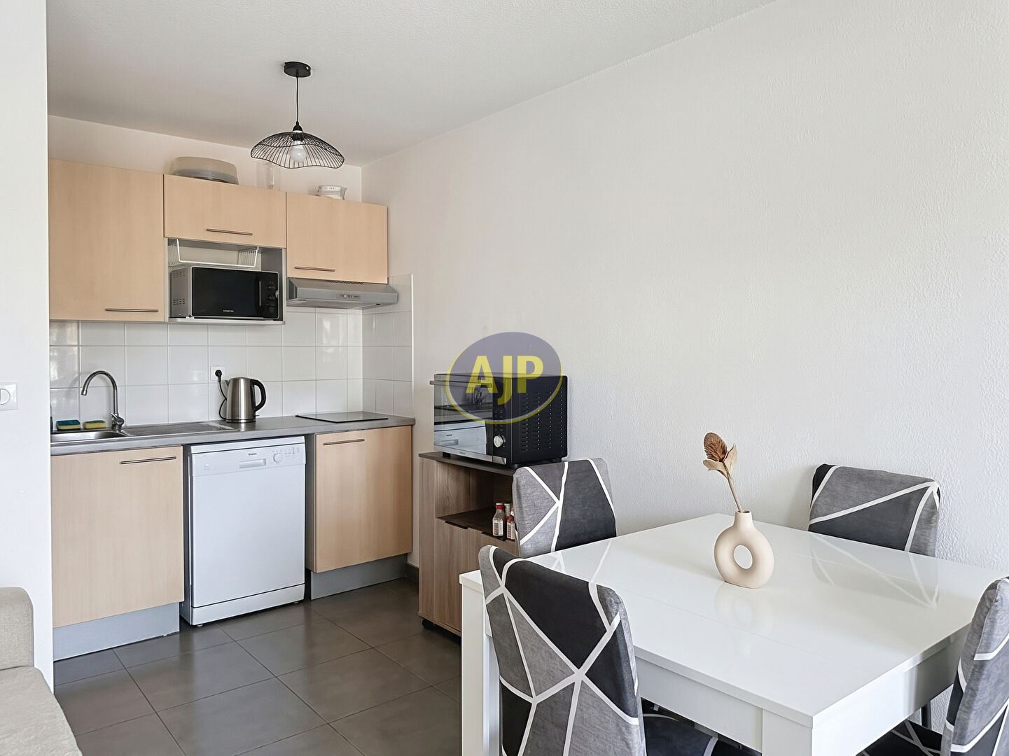 NANTES BOULEVARD ROMANET - Appartement  2 pièces - 40..03 m² - photo 3