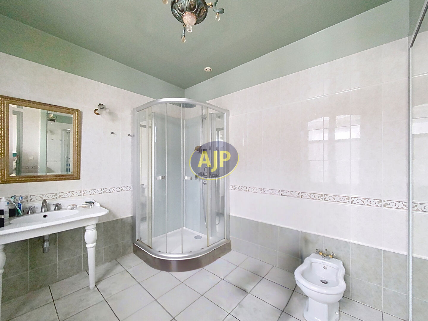 Biarritz, appartement T5 avec cave - photo 9