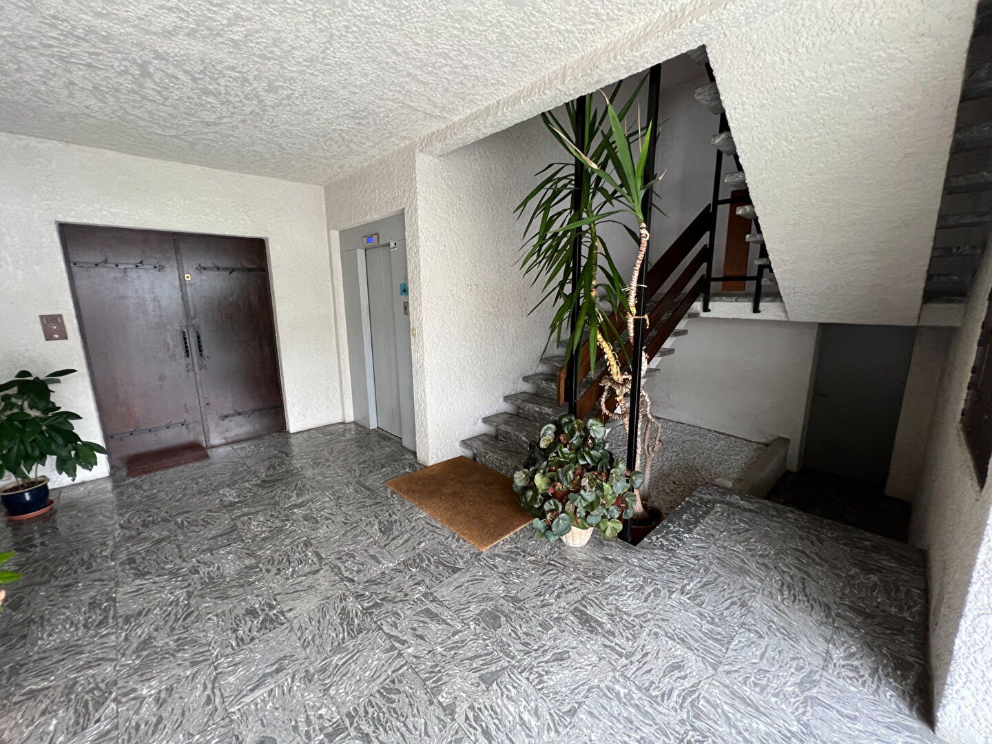 Local professionnel BORDEAUX CAUDERAN PROCHE MERIGNAC 107M² - photo 1