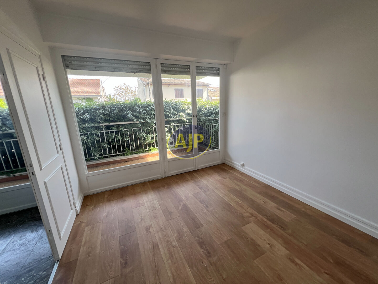 Local professionnel BORDEAUX CAUDERAN PROCHE MERIGNAC 107M² - photo 2