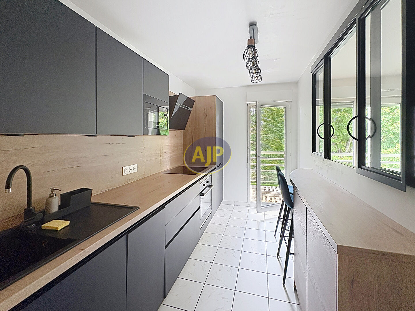 A LOUER - T3 meublé Mérignac ARLAC avec balcon, parking et cave - photo 1