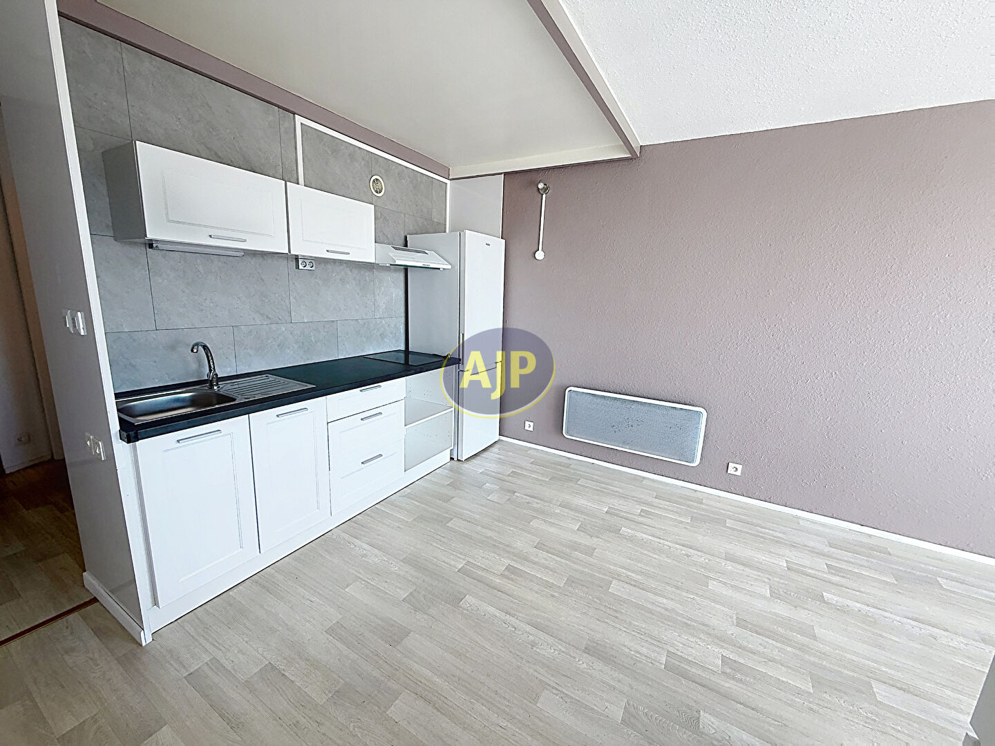 Appartement T1 à louer à Bordeaux - 30.80 m² avec balcon et parking - photo 1