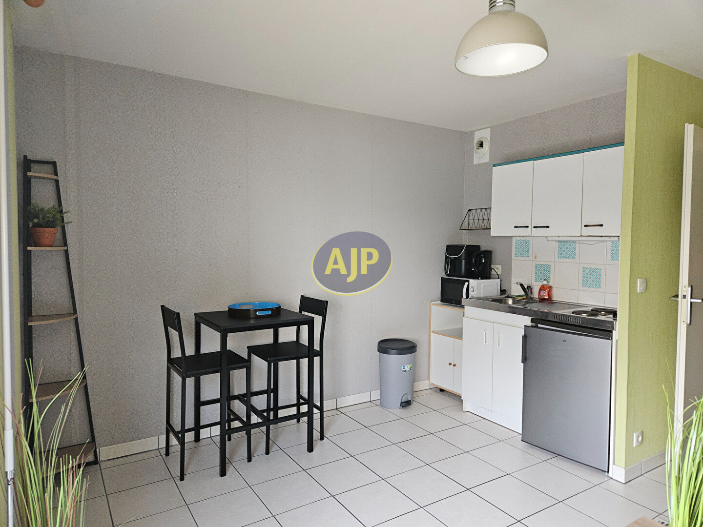 Nantes Canclaux - T1 meublé de 23.46 m2 - photo 1