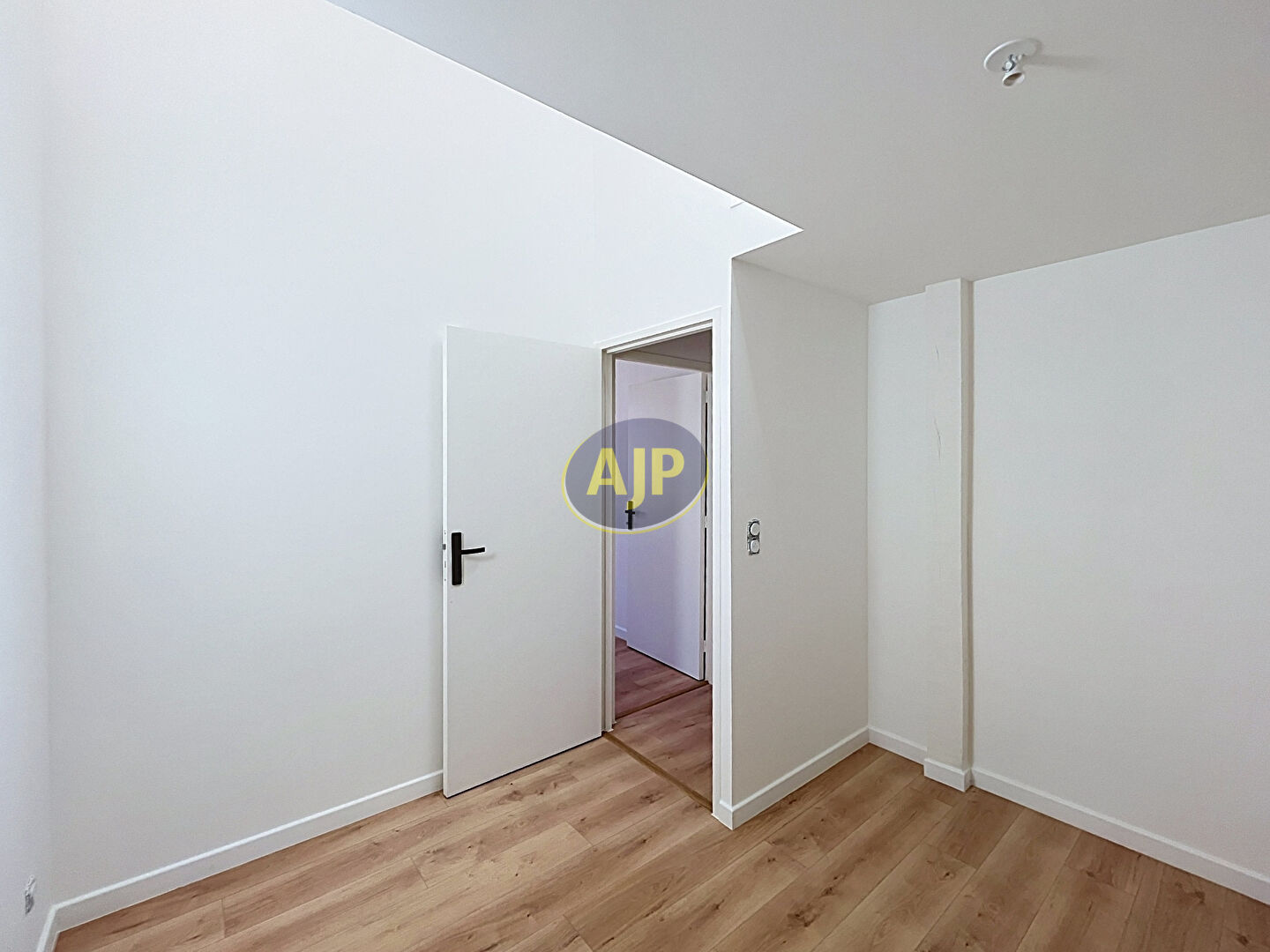 Duplex T4 entre Nansouty et les Capucins - photo 4