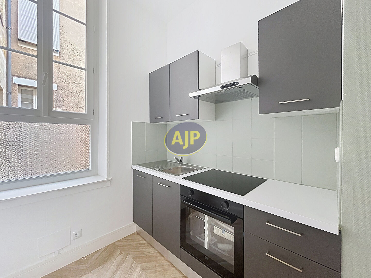 APPARTEMENT T3 (DPE C) - BORDEAUX QUARTIER ST PIERRE/CAMILLE JULLIAN - IMMEUBLE EN PIERRE - photo 4