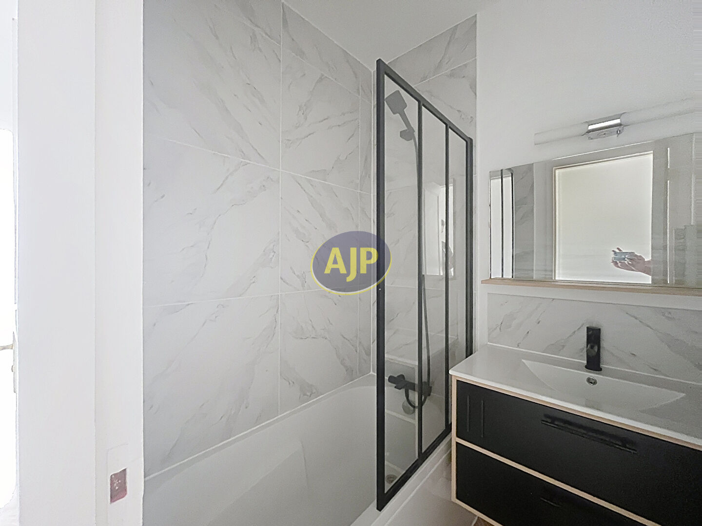 APPARTEMENT T3 (DPE C) - BORDEAUX QUARTIER ST PIERRE/CAMILLE JULLIAN - IMMEUBLE EN PIERRE - photo 5