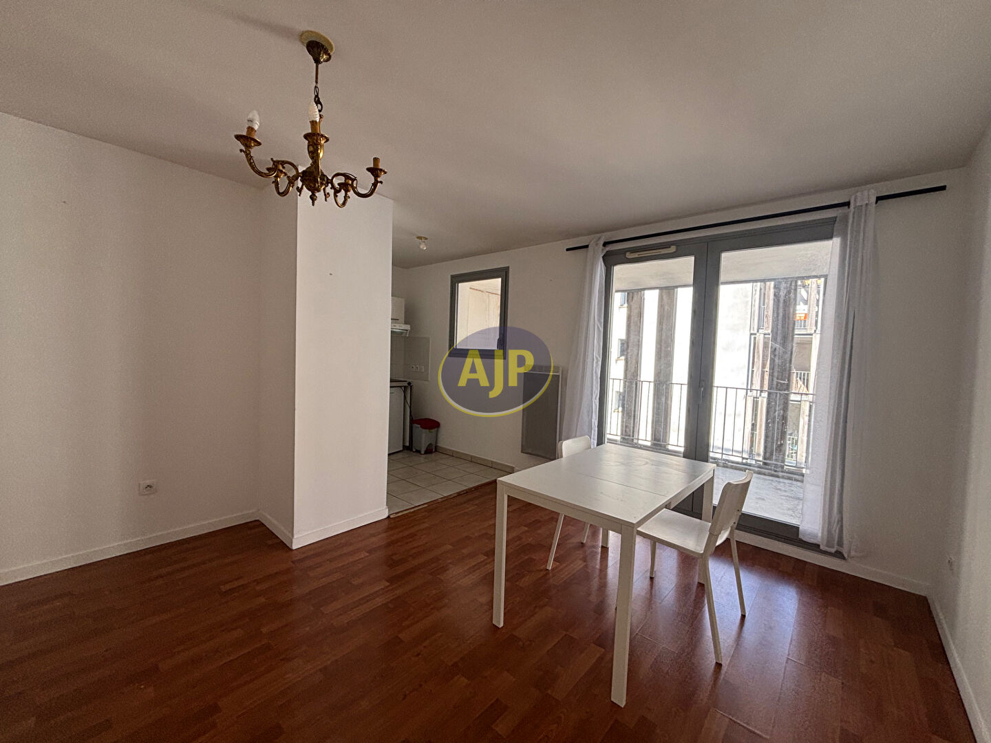 T2 MEUBLE + PARKING BACALAN - photo 1
