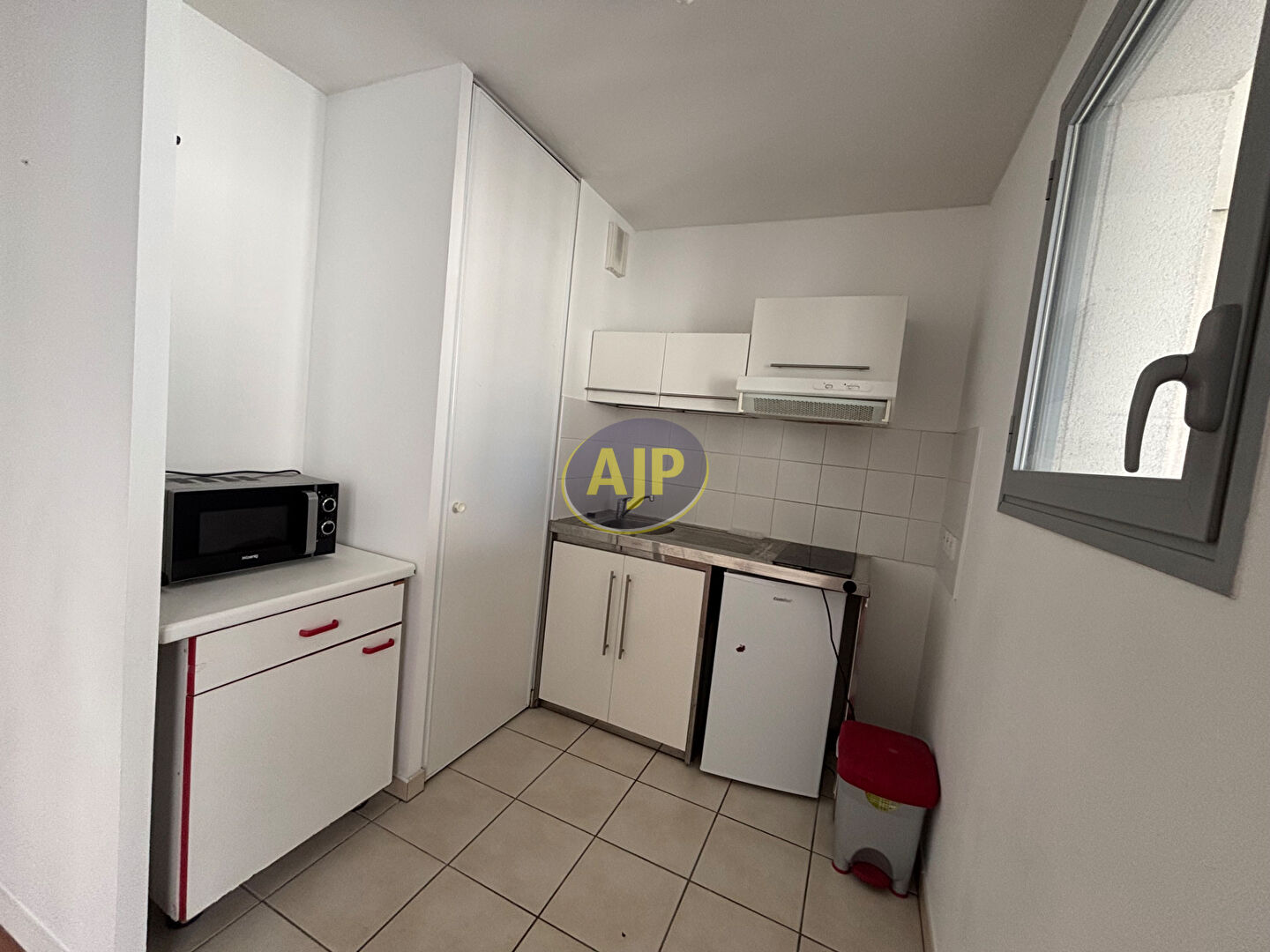 T2 MEUBLE + PARKING BACALAN - photo 4