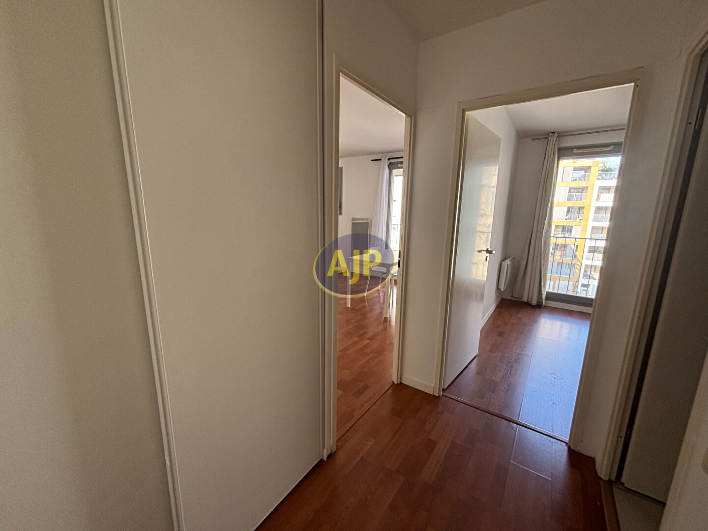 T2 MEUBLE + PARKING BACALAN - photo 5