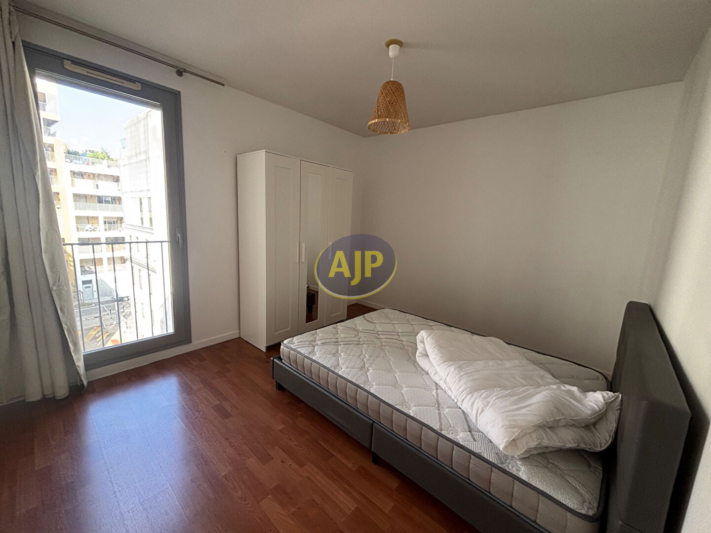 T2 MEUBLE + PARKING BACALAN - photo 6