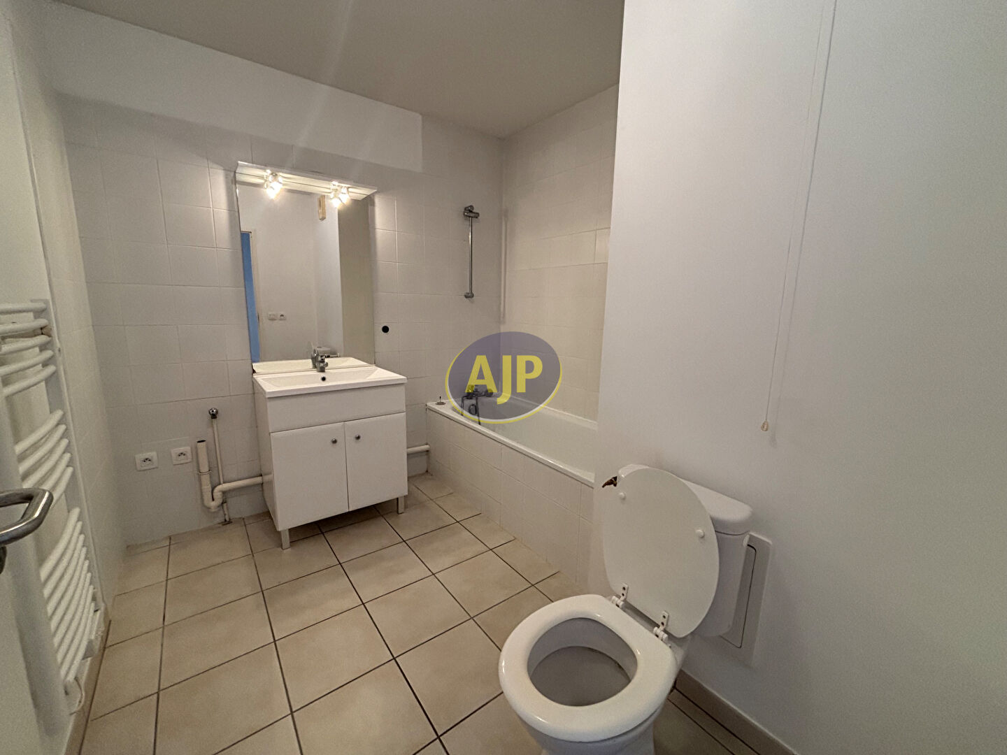 T2 MEUBLE + PARKING BACALAN - photo 7