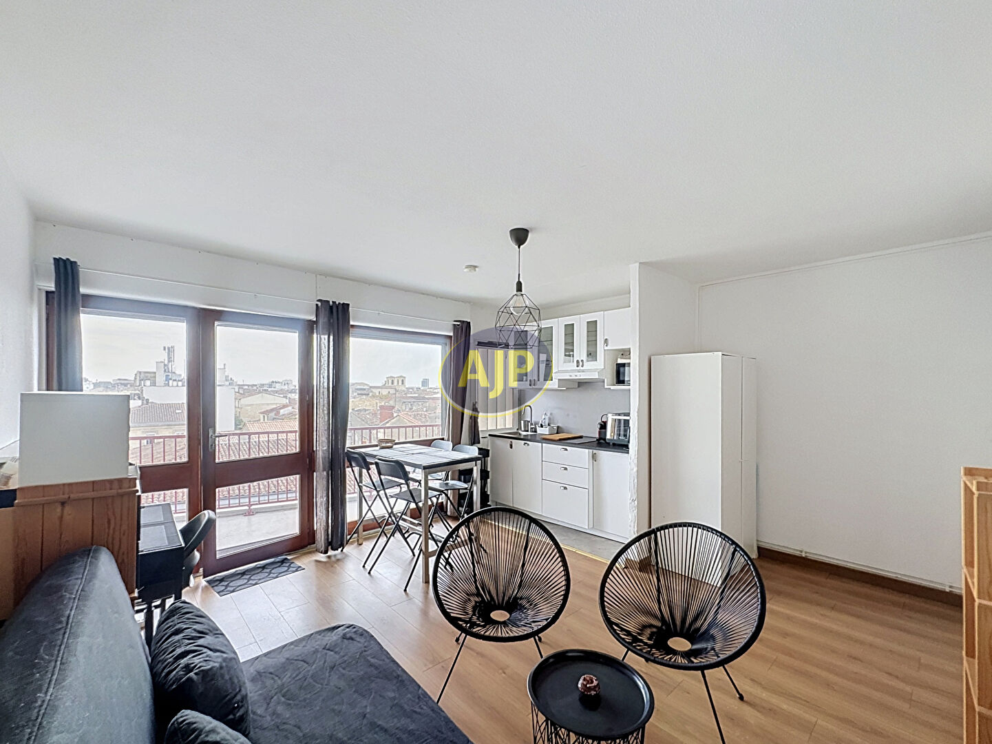 Appartement  dernier étage / place Nansouty - photo 1