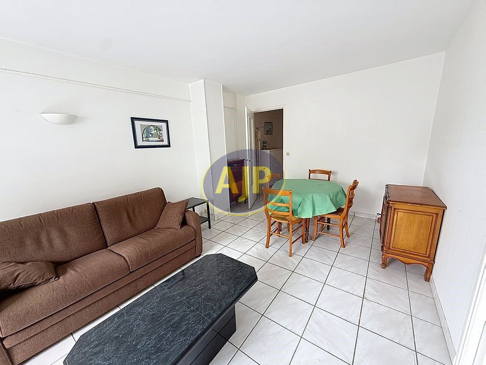 Lamarck-Caulaincourt , Appartement  2 pièces. - photo 1