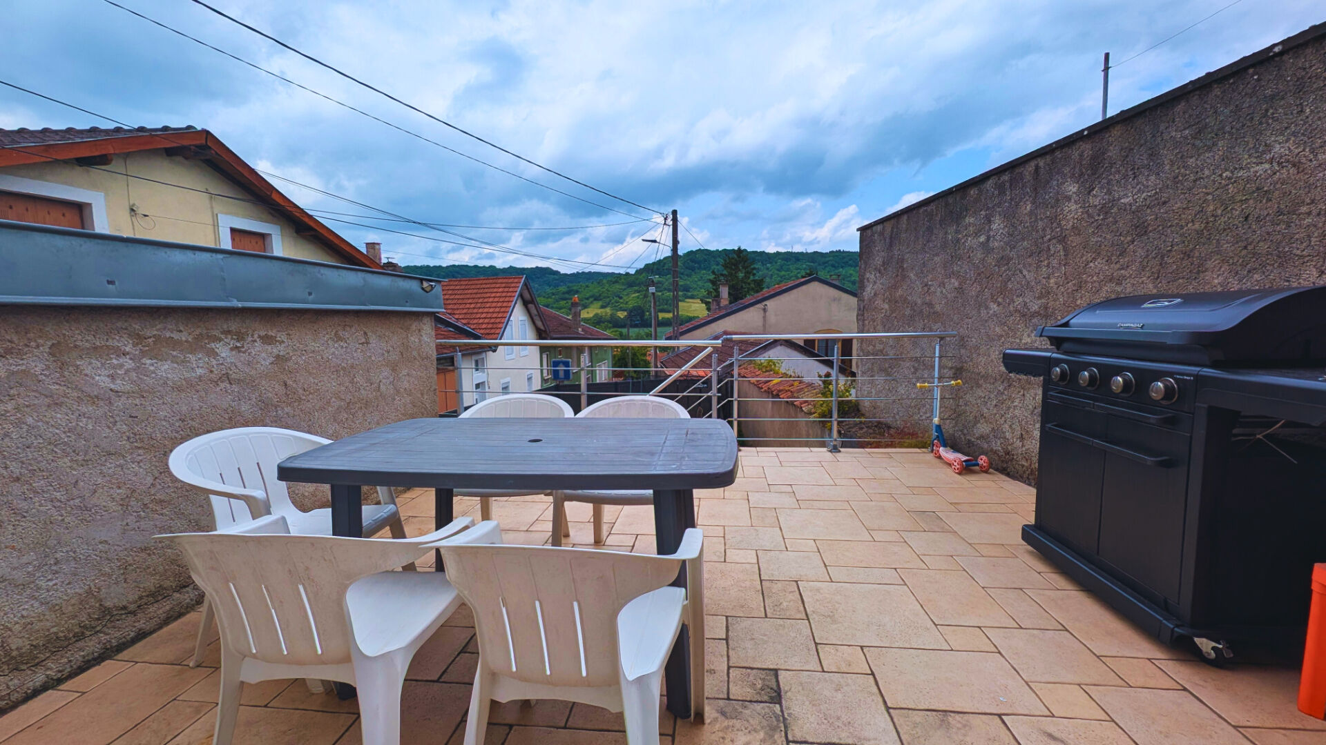 Photo Maison individuelle - Villecey Sur Mad - 5 pièces 120 m2 - Jardin - Garage - 4 chambres - caves voutées image 2/6