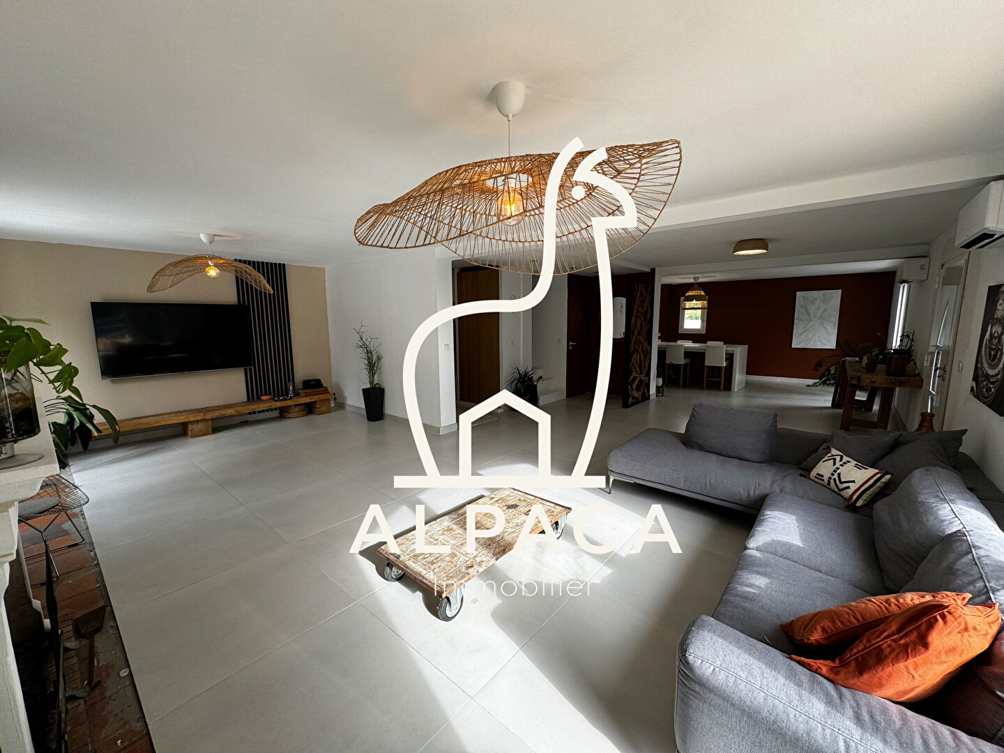 Photo Villa Saint-clément 5 pièces 232 m² piscine 1700 m² jardin + studios indépendants image 1/6