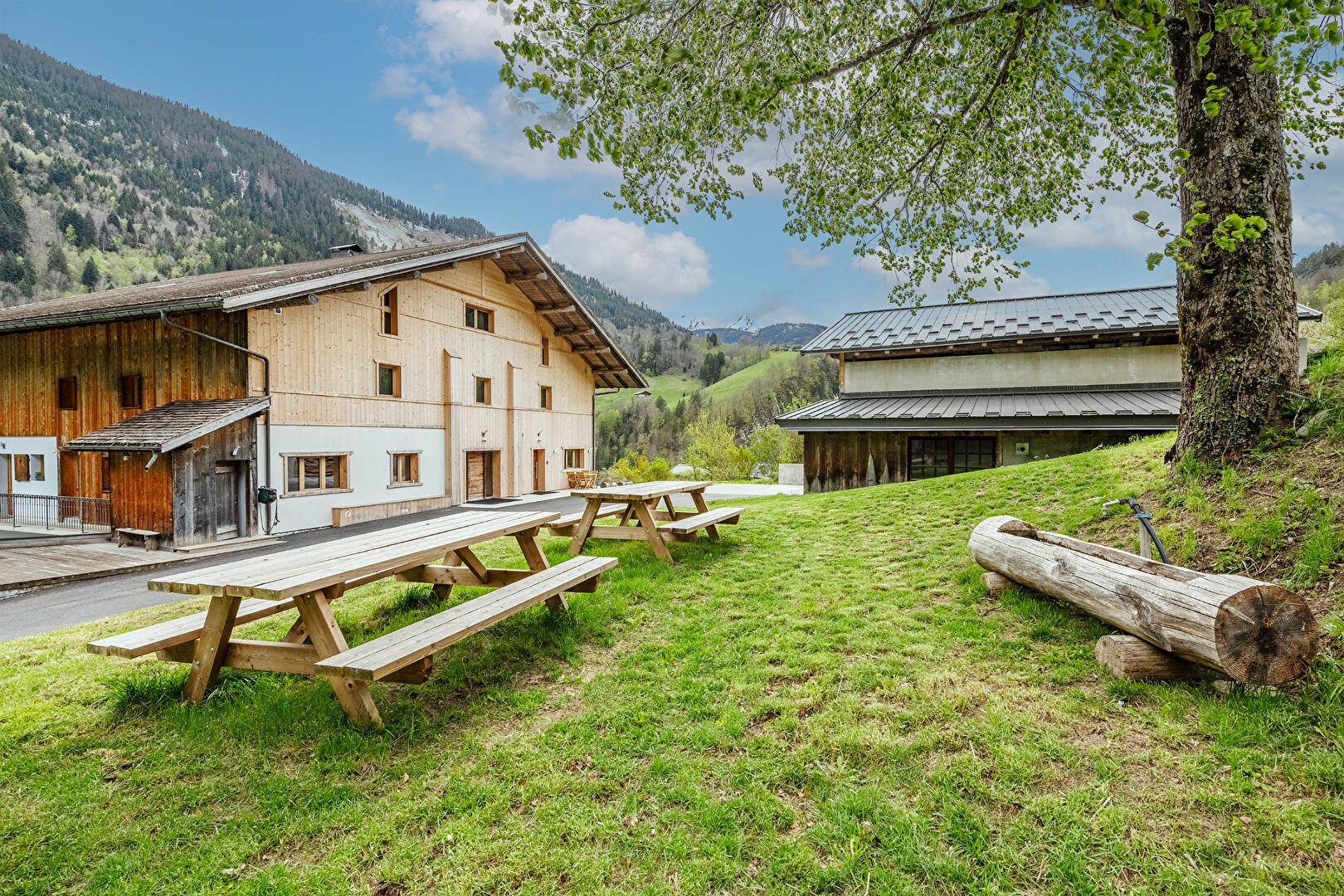 Photo CHALET de 4 APPARTEMENTS REFAIT A NEUF  + 1 plateau de 250m² brut image 2/6