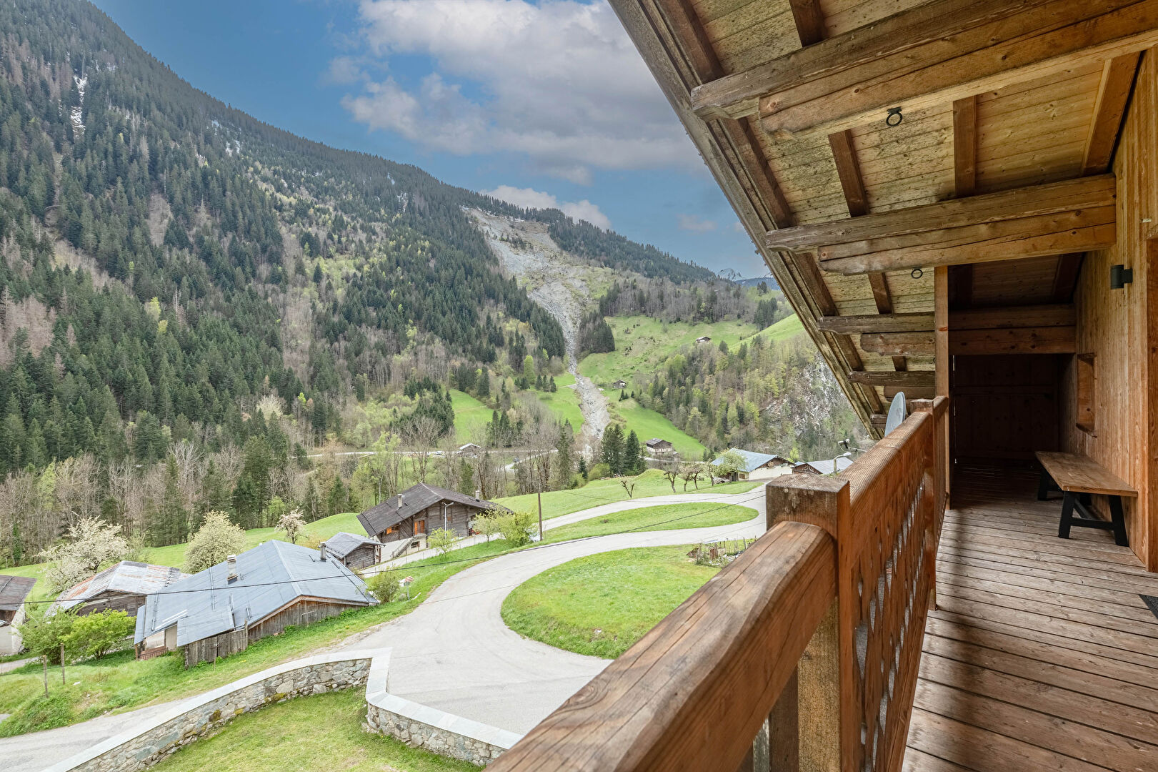 Photo CHALET de 4 APPARTEMENTS REFAIT A NEUF  + 1 plateau de 250m² brut image 6/6