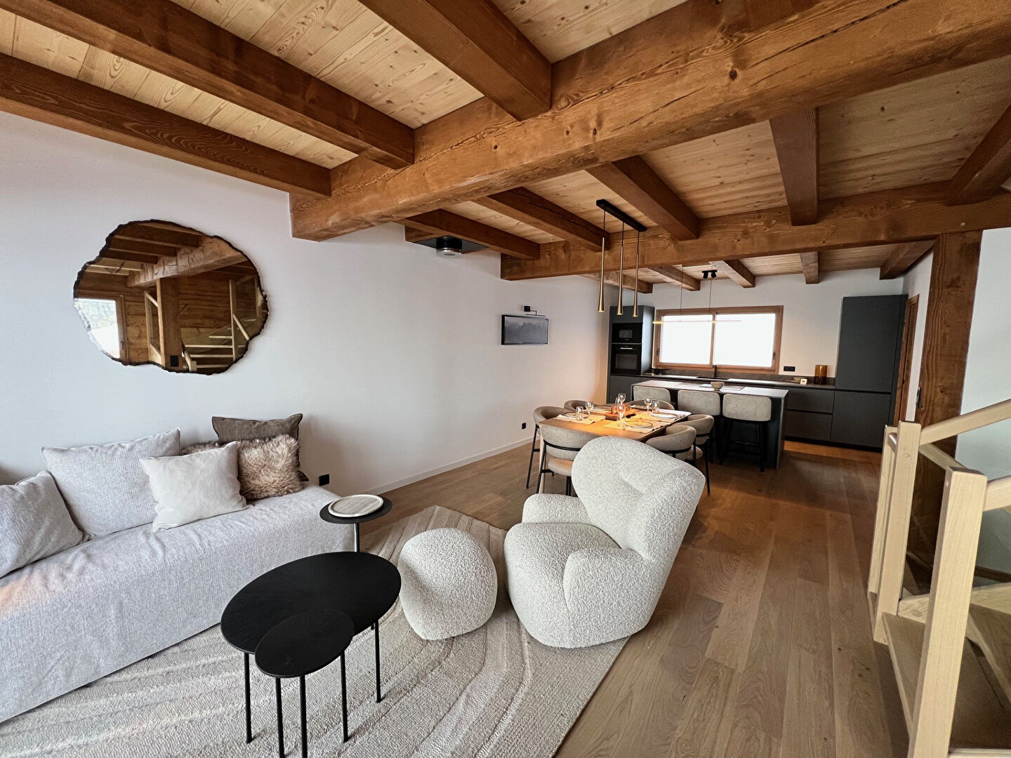 Photo DEMI- CHALET type 4 pièces LA CROIX FRY MANIGOD skis aux  pieds image 3/3