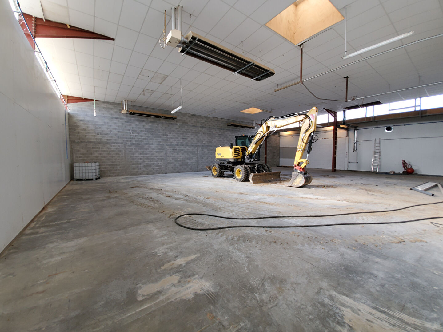 Photo Entrepôt Bennecourt 353 m² image 3/6