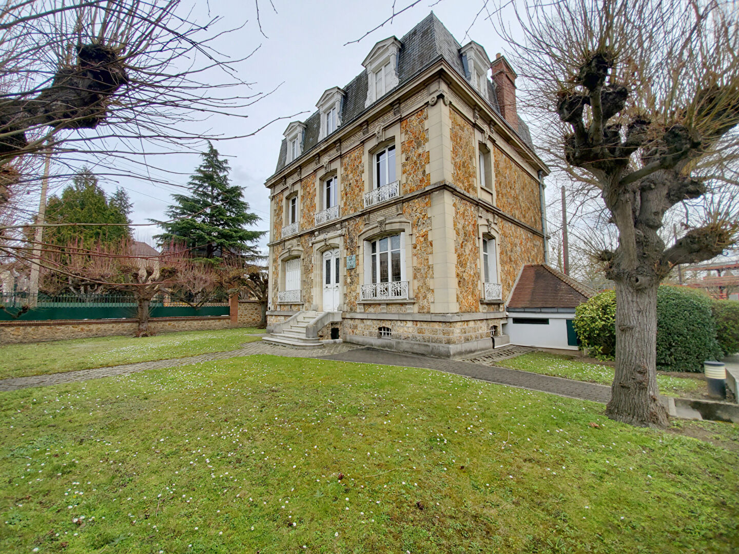 Photo Maison bourgeoise 10 pièces 240 m² image 2/6