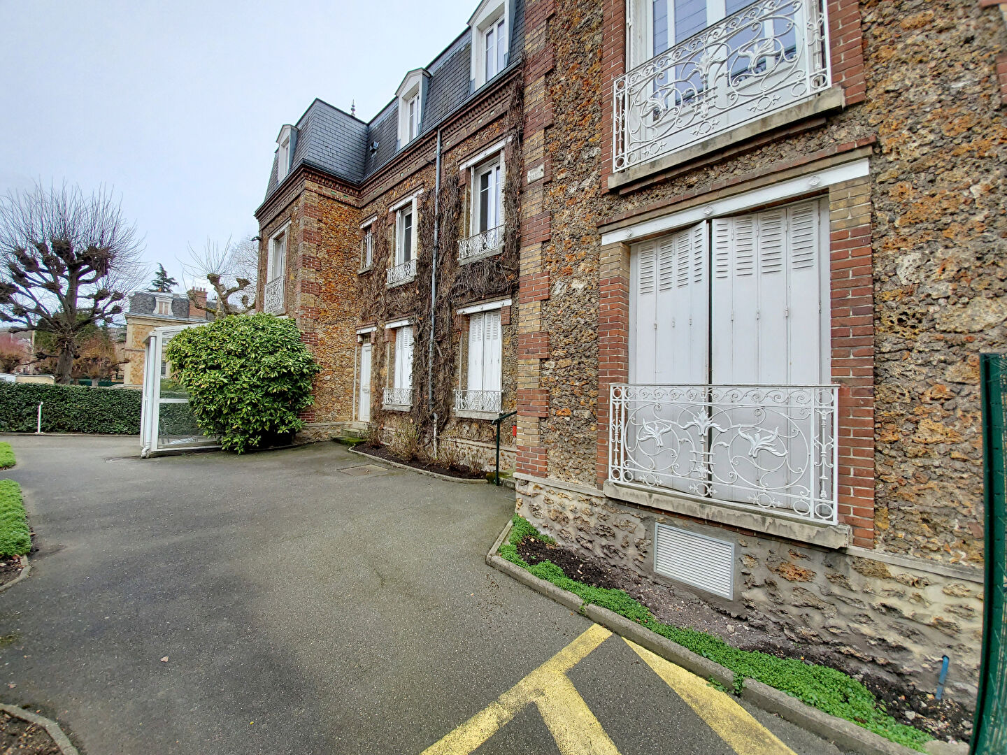 Photo Maison  240 m2 Parfait état Usage professionnel ou commercial image 3/6