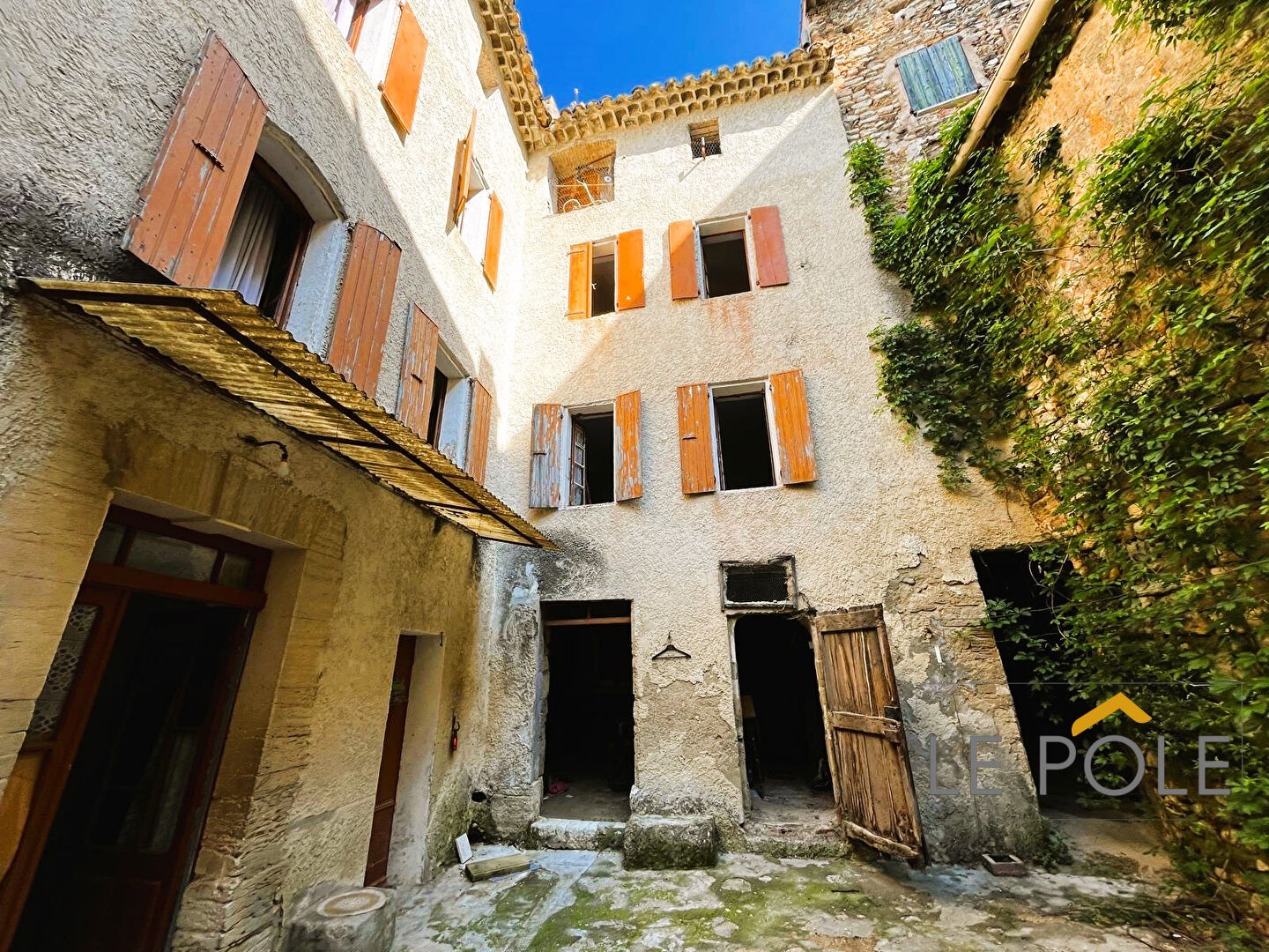 A saisir en coeur de village, idéal investisseur !